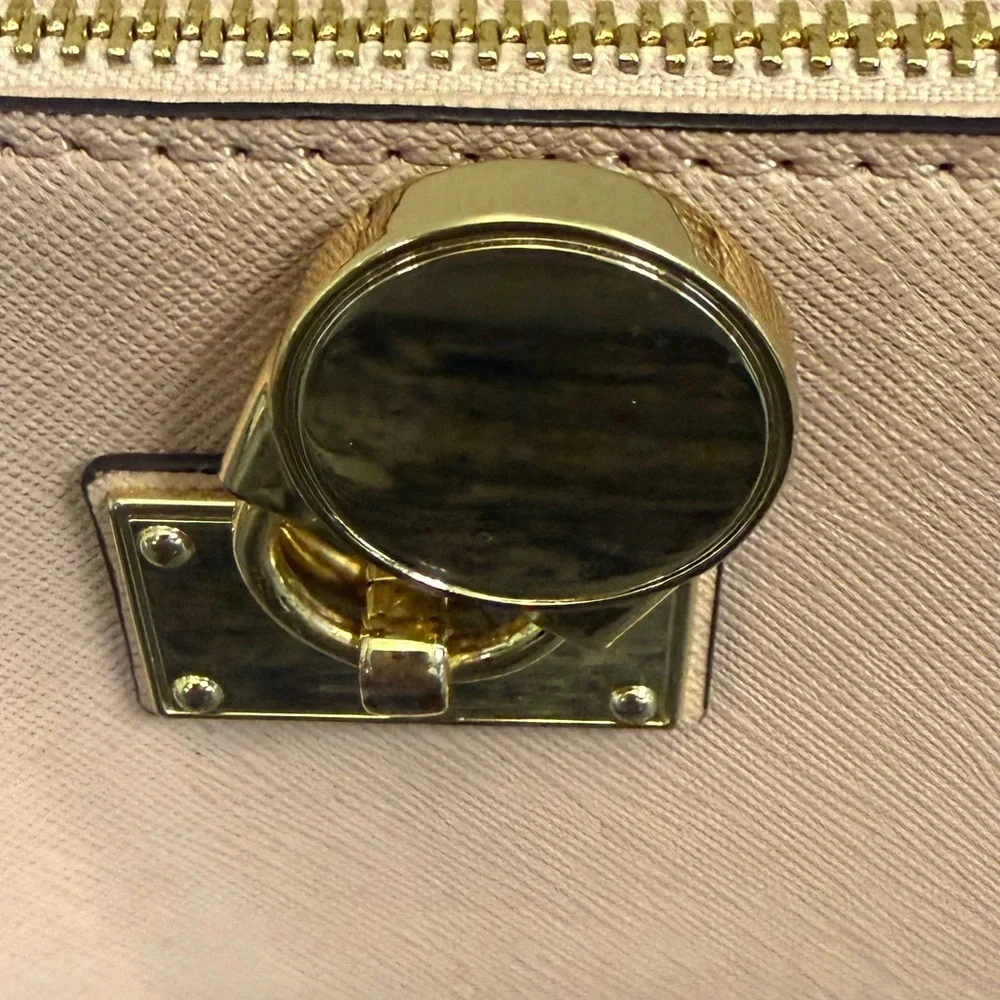 Michael Kors MK Hamilton Traveler Full Size Leather Zip Around Wallet 8” x 4”